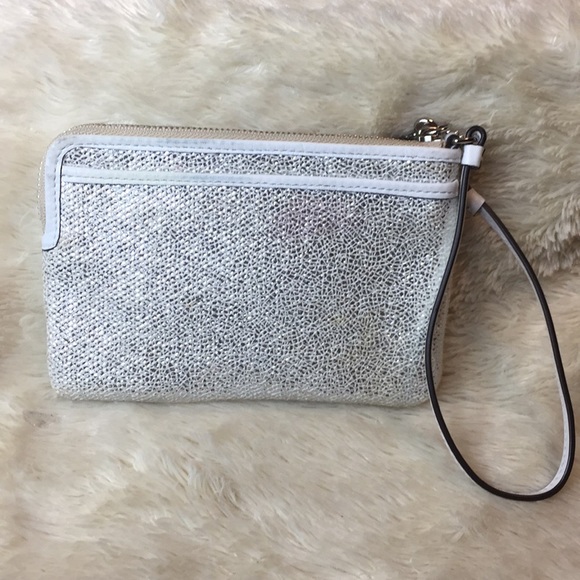🔴SOLD🛑Coach Wristlet in Signature wallet - Picture 2 of 7